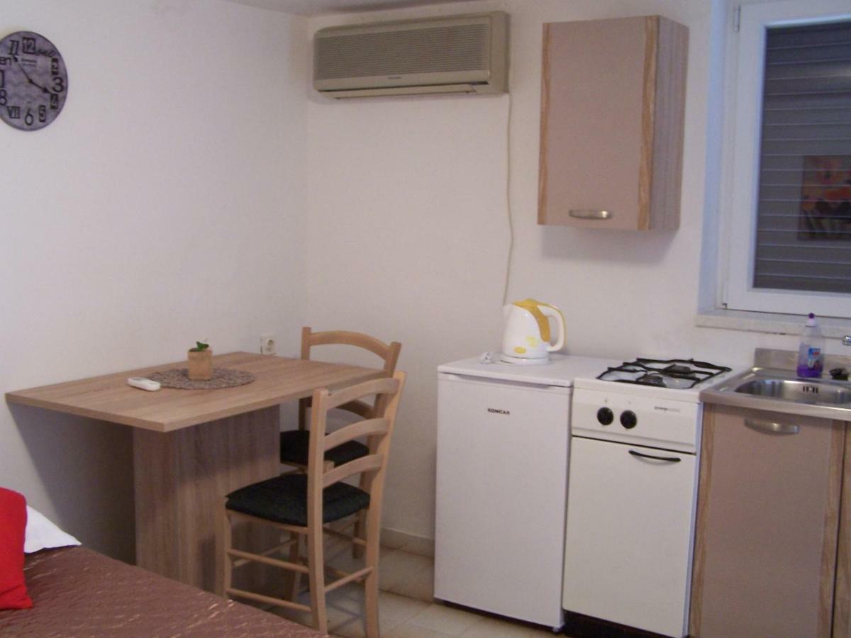 Sestan Apartment Novalja