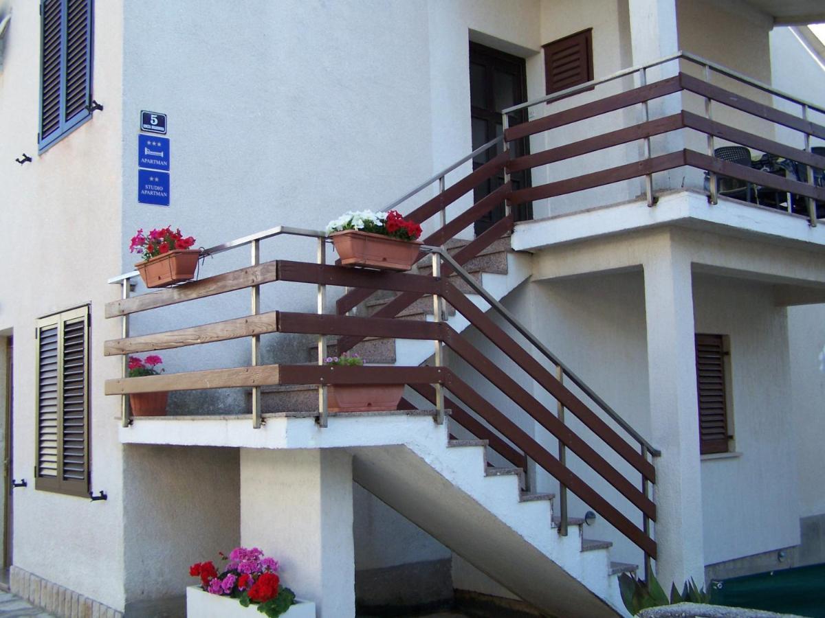 Apartment Sestan Novalja